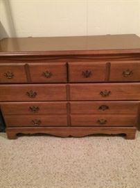 Dresser w/ 6 drawers