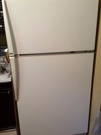 Fridgidaire Refrigerator