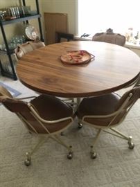 round dining table with 4 rolling chairs
