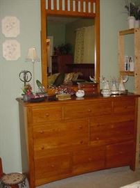 Dresser w/Mirror