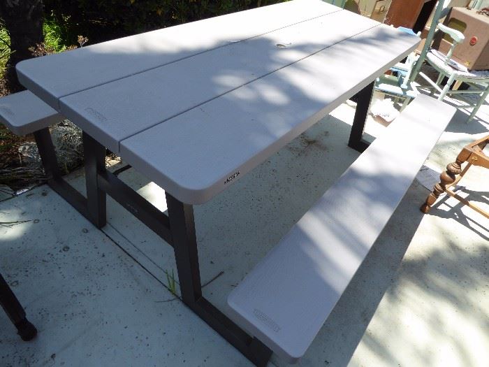 outdoor table/bench