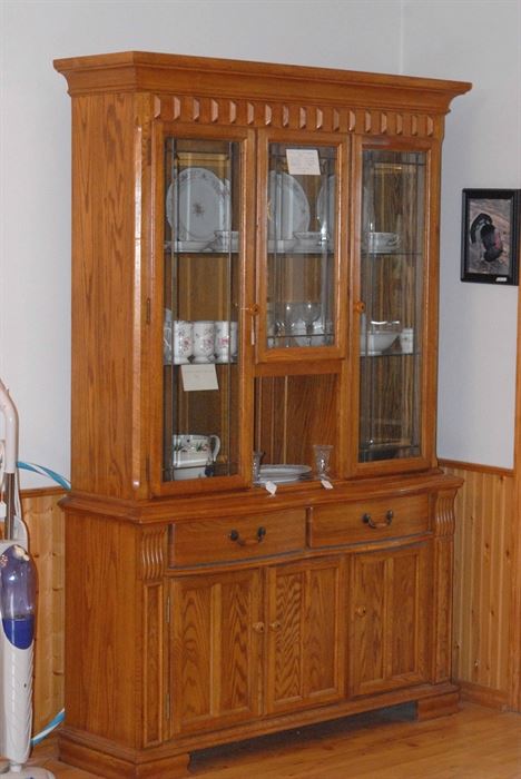 This oak china cabinet is in immaculate, like new condition, just like eveyything in the home.
