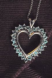 emerald heart pendant in white gold setting