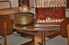 MID CENTURY MODERN DINETTE TABLE WITH 4 CHAIRS, CUTLERY