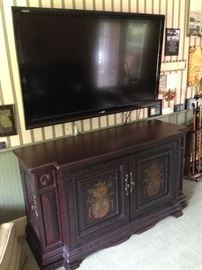 Huge wall mounted flat panel TV. Be prepared to take it down yourself. bring tools and plenty of man power!