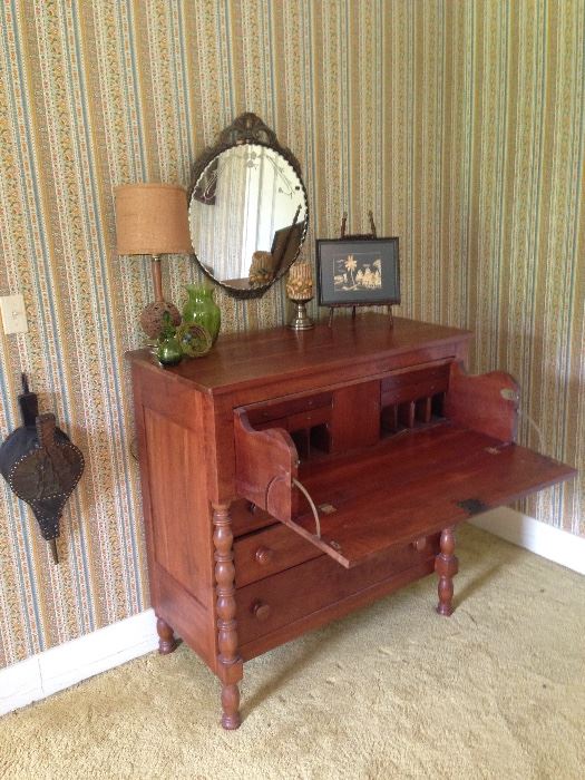 Plantation desk