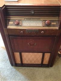 Westinghouse tube radio with pull out record player