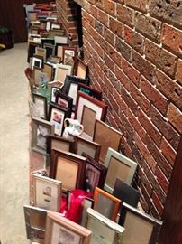 Have you ever, in your life, seen so many picture frames? Wood, metal, glass, ceramic....any style
