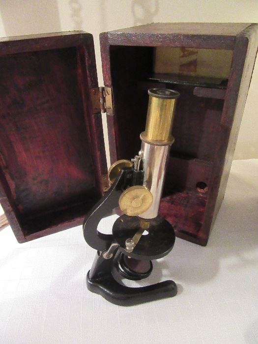 microscope with case