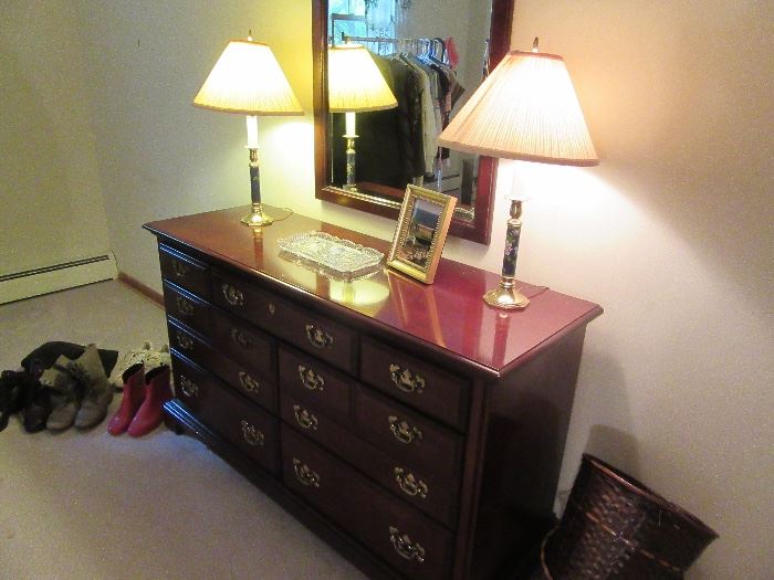bedroom dresser, lamps