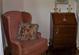 English desk on stand- dovetailed - original pulls - great size for that small area