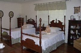 Pair of 4 post mahogany twin beds