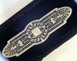 14K white gold bar pin