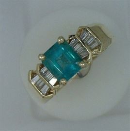 14K yellow gold ring, square emerald and diamond baguettes