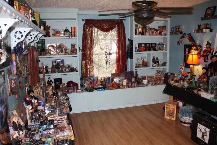 Hundreds of Harry Potter Collectables 