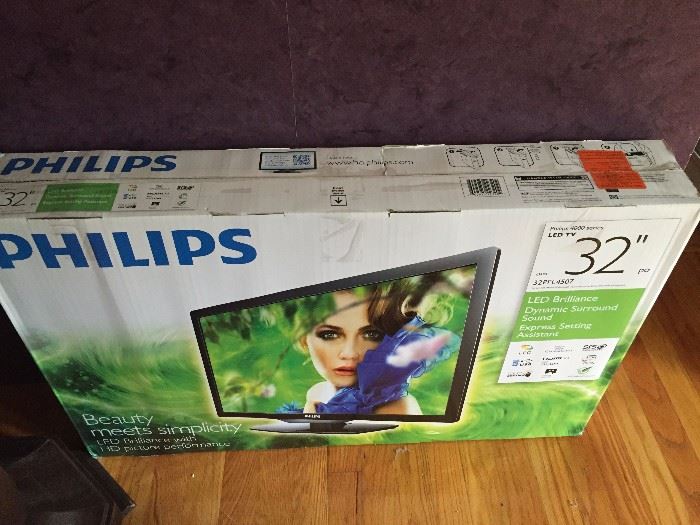 32" LED TV includes stand and remote. TESTED both the tv and remote - Works perfectly! $150