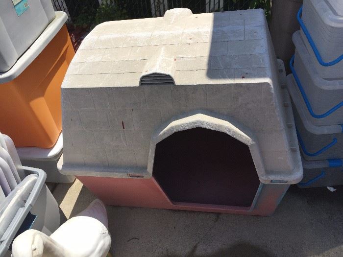 Large dog house fits dogs over 100 pounds. (ex. German Shepard fit with no problem. Good Condition $28