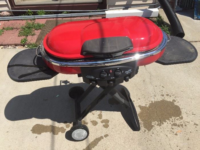 Coleman portable grill in very good condition comes with grill inserts and 2 small propane tanks that attach on the back. Tested works perfectly. $50