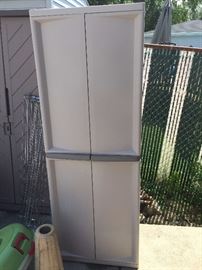 Outdoor cabinet with shelves on the inside $50