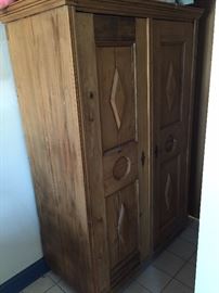 Storage cabinet or wardrobe with 4 shelves inside does include the key (Located inside the home) 