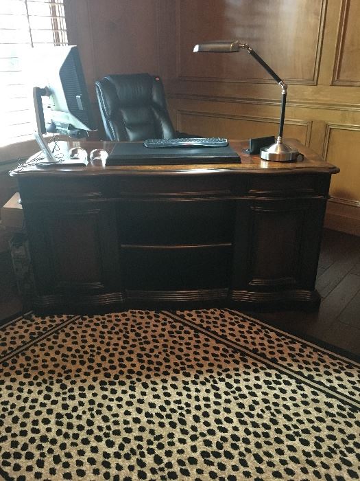 HOOKER DESK