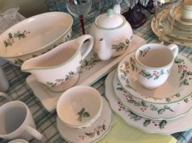 St. Nicholas Square Holly Berry set56pcs