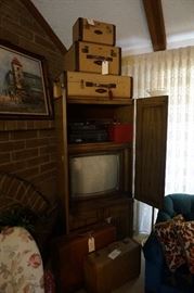 3 piece matching luggage set in pristine condition.