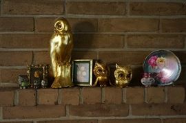 Many Owl sculptures and figurines 