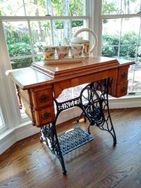 Antique oak Singer sewing machine cabinet, no sewing machine