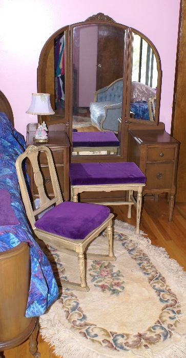 Antique Vanity w/Free Standing Mirror that adjust and the 3 drawer stands can be used as night stands. 
