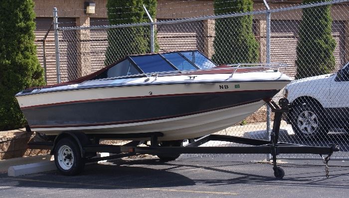 1986 Chaparral 16' Open Hull Boat 4 cylinder inboard Merc Cruiser   