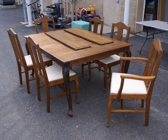 Corey & Davis Oak Dining Table with 6 Chairs & 2 Leaves 
