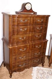 Thomasville Furniture Bedroom Set. Chest of Drawers 