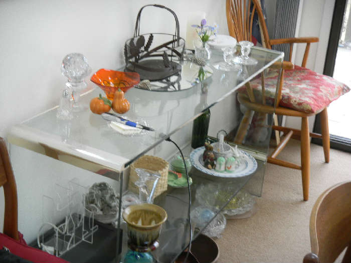PHILLIP ENGLE SIDE GLASS AND CHROME SIDE TABLE WITH BRIC BRAC