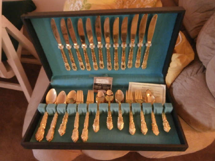 a GOLD PLATED SILVERWARE SET.  LOOKS LIKE ITS NEVER BEEN USED. $150 AND ITS YOURS.