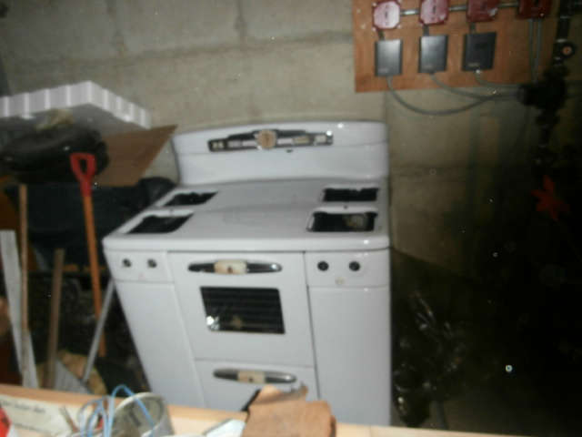 Incredibly clean vintage Tappan Stove and Oven.  $300 and its yours.