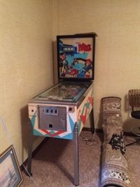 
#92 Paddock Williams Pinball machine "as is" $300
23x52x67 