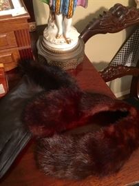 Little mink collar and fur trimmed gloves