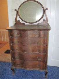 Vintage Dresser with mirror. Has skeleton key.