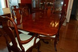 dining table w/8 chairs & 3 leaves & pads, huge & lovely