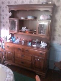 BEAUTIFUL CHINA CABINET