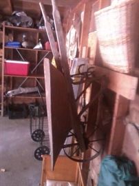 ANTIQUE WHEEL BARREL