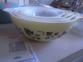VINTAGE PYREX