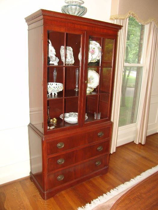 Nice mahogany china cabinet with 3 drawers