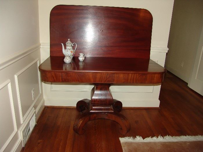 Fine mid 19th century mahogany veneered American Empire center or game table