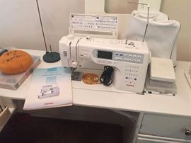 Memory Craft 6600 Sewing Machine