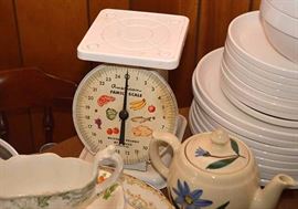 Vintage Kitchen Scale