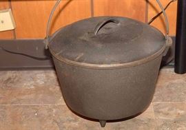 Vintage Cast Iron Kettle / Footed Dutch Oven