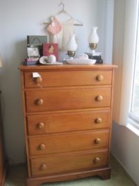 MAPLE DRESSER