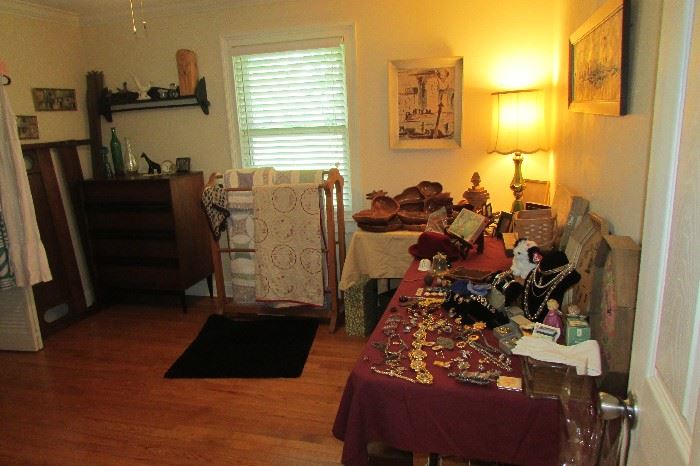 Vintage jewelry, quilts, two quilt racks
